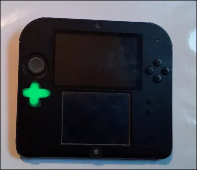 Enfin, à quoi sert la touche représentée par la croix verte ?