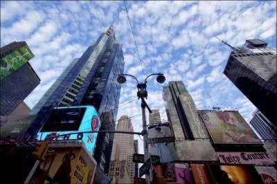 Combien de stations de métro le réseau ferroviaire de New York englobe-t-il ?