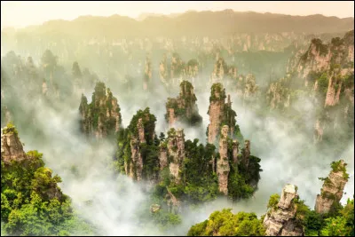 Dans ces montagnes particulières asiatiques a été tournée une partie du film « Avatar ». Savez-vous dans quel pays on peut les voir ?