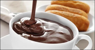 Si vous passez dans ce pays d’Europe, pensez à déguster un délicieux chocolat chaud, spécialité du coin.