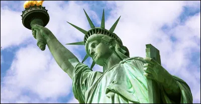 Qui a sculpté cette célèbre statue offerte aux États-Unis par la France ? On peut encore la voir à l’entrée de New York.