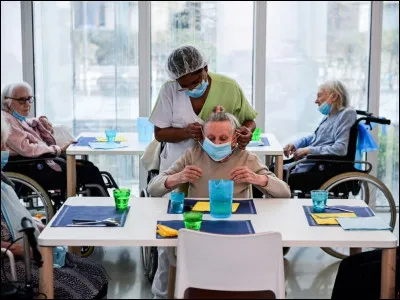 Le sigle ''EHPAD'' signifie ''établissement hospitalier pour personnes âgées dépendantes''.