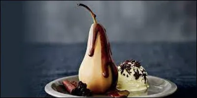 Quel fruit se trouve dans ce dessert glacé composé de glace vanille et coulis de chocolat ?