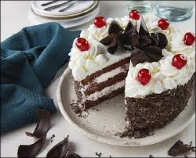 Quel fruit s'incorpore dans la forêt-noire ?