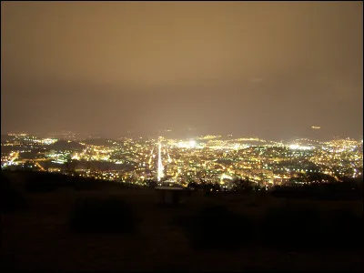 De quel département la commune de Saint-Étienne est-elle le chef-lieu ?