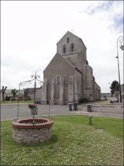 Voici l'église Saint-Pantaléon, à Santilly. Village du Centre-Val-de-Loire, il se situe dans le département ..