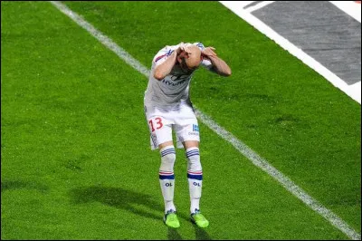 Contre quel club anglais Christophe Jallet réalise-t-il une superbe performance en quart de finale aller de la Ligue des champions 2014 ? (Victoire 3-1 du PSG puis élimination du PSG au retour)