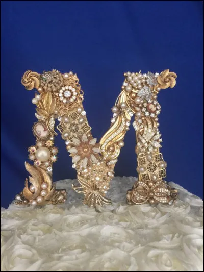 J'M les monstres ! Parmi les monstres de la mythologie, qui est représentée avec un visage de sanglier, des yeux exorbités, des crocs, la langue pendante et des serpents dans la chevelure ou à la taille ?