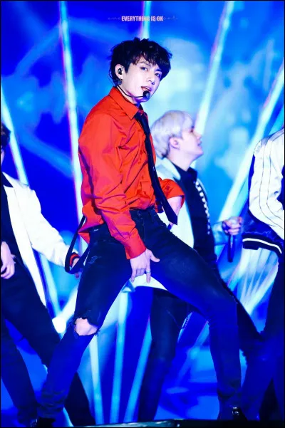 Il est le " ... " du groupe.