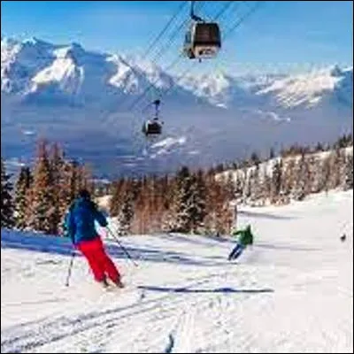 Dans quelle chaîne de montagnes peut-on skier à Lake Louise ou Beaver Creek ?