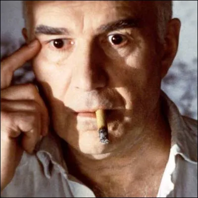 Quel réalisateur a sorti le film "Mauvais sang", dans lequel Michel Piccoli incarne un vieux gangster ?