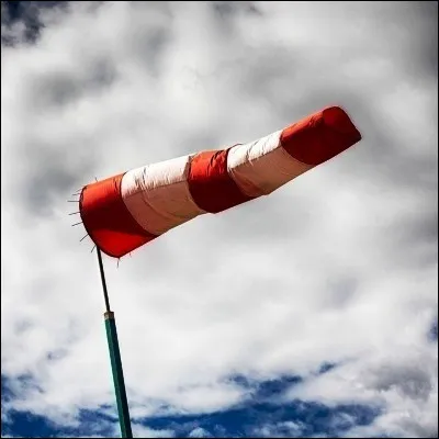 Quel vent souffle sur la mer Méditerranée depuis le nord-nord-ouest ?