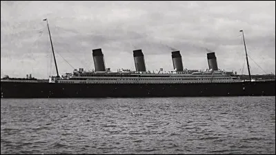 De quelle ville à quelle ville le Titanic devait-il aller lors de son voyage inaugural en avril 1912 ?