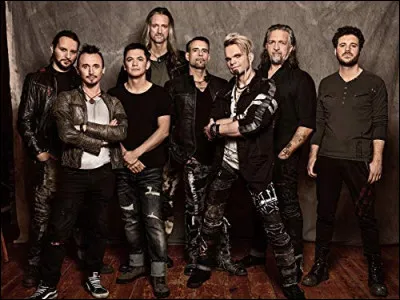 Complétez : 
"Kalter Gräber Finger umklammern meinen..."