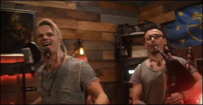 Complétez : 
"Ich hab' auf den Moment..."