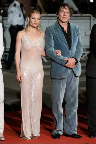 Quel est le nom de cette Mélanie, actrice et mannequin française ?