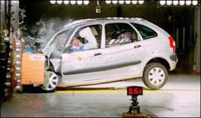 On ne reconnait plus trop l'avant mais larrière devrait vous sauver. Quelle est cette auto qui vient de réussir son crash-test ?