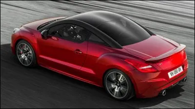 Quel est ce beau coupé sportif au toit bosselé ?