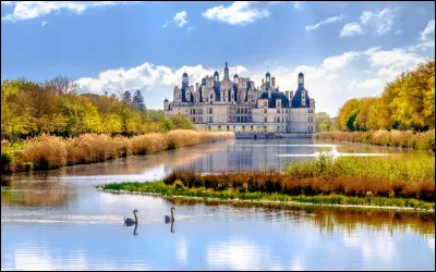 Pays de l'intérieur de la France, de la cynégétique par ses nombreuses forêts et ses étangs, c'est aussi le domaine de quelques beaux châteaux du Val de Loire, c'est ?