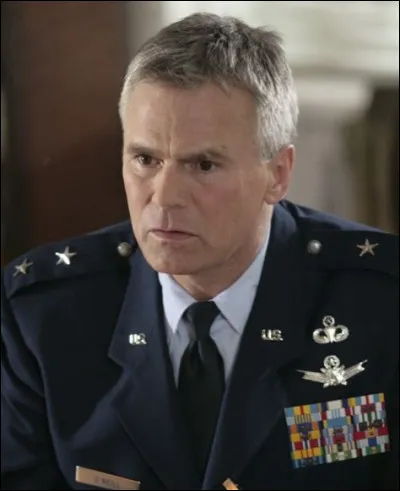 Comment s'appelle l'acteur qui interprète le colonel O'Neill ?