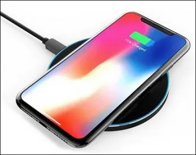 Quelle technologie permet désormais de recharger sans cordon certains téléphones portables ?