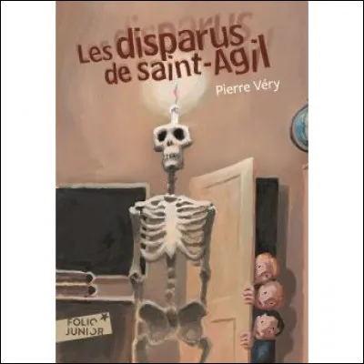 "Les Disparus de Saint-Agil" est le titre d'un film joué par Pierre Fresnay.