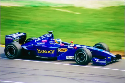 Bien que fondée par un des pilotes emblématiques de la F1, cette écurie française n'a guère brillé, plombée par les déboires mécaniques. Quelle est cette équipe ayant couru de 1997 à 2001 ?