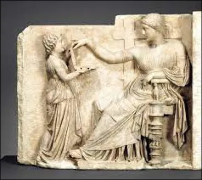 Comment appelle-t-on une sculpture totalement détachée de son support ? (Le retour ce type de sculpture marque l'art français à la fin du Moyen Âge en prélude à la Renaissance.)