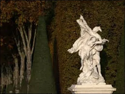 Quel sculpteur a été le principal représentant de la sculpture sur les grands chantiers de Louis XIV comme Versailles ou les Invalides ?