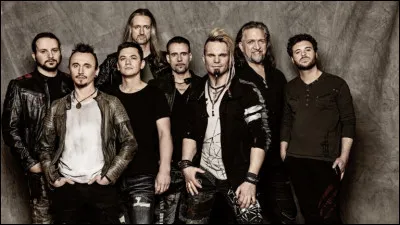 Complétez : 
"Jetzt schmieden wir Schwerter aus Spaten und..."