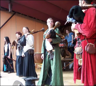 Complétez : 
"Wer hat Angst vorm schwarzen... ?"