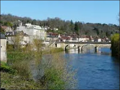 Je vous propose une balade dans le Périgord noir, à la découverte du Bugue. Ville sur les rives de la Vézère, elle se situe dans le département ...