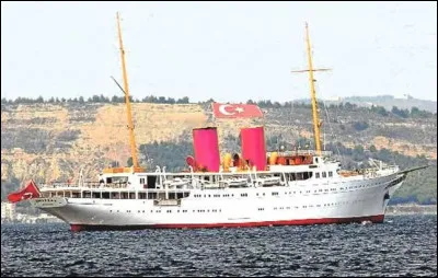 Icelui chef-d'état, d'ailleurs, ordonna l'achat d'un nouveau yacht d'état suite à l'incident s'étant produit lors d'une visite protocolaire (1938) : lequel ?