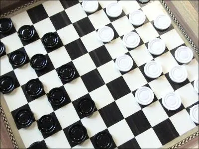 Le jeu de dames est un jeu de. .