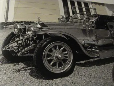 La Rolls - Royce 40-50 HP Silver Ghost ( la meilleure voiture au monde ) date de. .