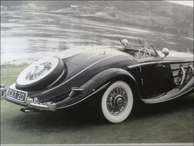 La Mercedes - Benz 540 K ( elle rpond en cho aux activits sportives de Mercedes-Benz  la fin des annes 30 ). Elle date de. .