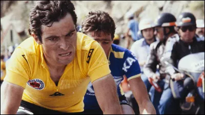 Lorsque le "Blaireau" donnait quatre coups de pédales, il y en avait trois pour le fisc, disait-il. On n'aurait décemment pas pu dire de Bernard Hinault qu'il ne cassait pas trois pattes à un ______. Bien au contraire, il avait pour habitude de caracoler en ____. Souvent le museau dans le guidon, d'aucuns disent qu'il ne se regardait jamais le _______. Il avait d'ailleurs un tel esprit de compétition que, pour ce coureur d'exception, toutes les chevauchées étaient des courses à l'_________.