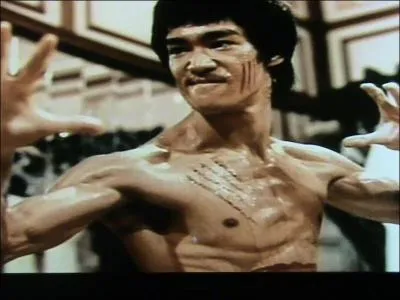 Laquelle de ces phrases est une citation correcte de Bruce Lee ?