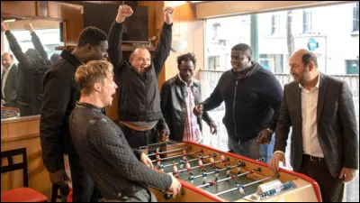 Kad Merad joue un com&eacute;dien qui donne des cours de th&eacute;&acirc;tre &agrave; des jeunes d&eacute;tenus. Quel est ce film ?