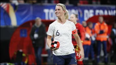 Pour quel pays joue-t-elle ?