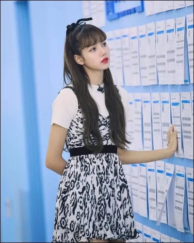 Elle aime lire des bouquins comme...