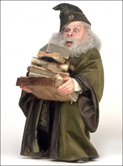 C'est le premier ministre de la magie.
Il ne croit pas Harry et Dumbledore quand ils disent que Lord Voldemort est revenu.