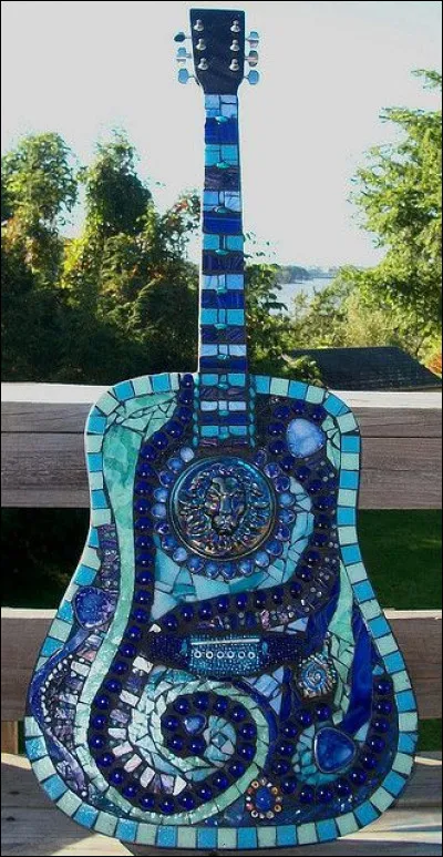 Qui chantait "Mais Jojo qui savait causer fit si bien son turbin de représentant des larbins, qu'on l'élisa à l'Élysée" ?