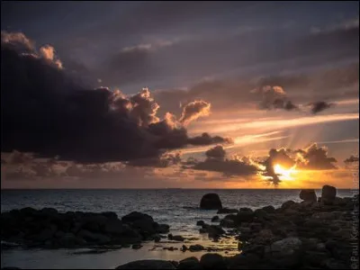 De qui est le poème "Aube" ?