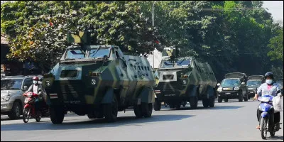 Le 01 février, un coup d'état militaire a eu lieu ..., renversant le gouvernement d'Aung San Suu Kyi.