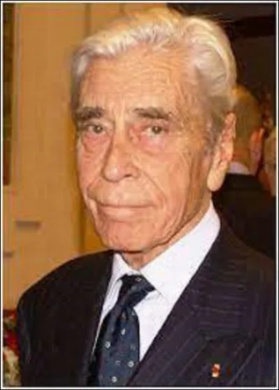 Haut fonctionnaire, homme politique, écrivain et ancien résistant, Yves Guéna naît le 6 juillet à Saint-Pierre-Quilbignon (Finistère) et meurt le 3 mars 2016 à Paris. Gaulliste de la première heure, il a été durant sa carrière député, ministre, sénateur, conseiller général, et fut nommé membre du Conseil constitutionnel français en 1997. De 1971 à 1997 de quelle ville de Dordogne fut-il le maire ?