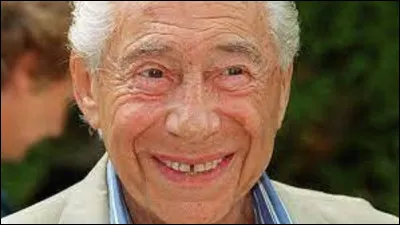 Né le 8 juillet à Paris où il décède le 3 juin 2016, Pierre Grimblat est un scénariste, acteur, producteur, publicitaire et réalisateur. Il est le créateur de nombreuses séries télé comme : ''L'Instit'' de 1993 à 2004, ''Quai numéro un'' de 1996 à 2005, ''Le Tuteur'' de 2003 à 2008. Il fut également le créateur de Navarro. De quelle année à quelle année furent tournés les épisodes de cette série ?