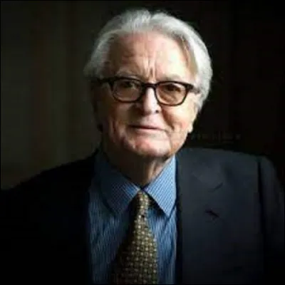 Roland Dumas est lui aussi toujours en vie. Né le 23 août à Limoges (Haute-Vienne), avocat et homme politique, il fut un proche de François Mitterrand, et a été notamment ministre des Relations extérieures de 1984 à 1986. Quel autre poste ministériel occupa-t-il de 1988 à 1993 ?