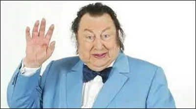 Humoriste qui a marqué le XXe siècle, Raymond Devos, né à Mouscron en Belgique le 9 novembre. Il reste célèbre pour ses jeux de mots, ses qualités de mime, son goût pour les paradoxes cocasses, le non-sens et la dérision. Il jouera aussi dans quelques films et pièces de théâtre, mais ses sketchs restent cultes. Dans quelle province belge a-t-il vu le jour ?