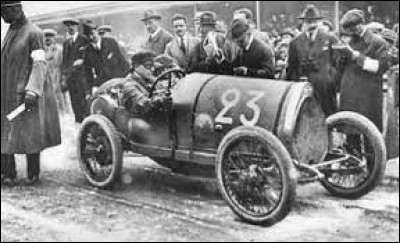 Comment se nomme ce modèle de la marque Bugatti apparue en 1910 ?